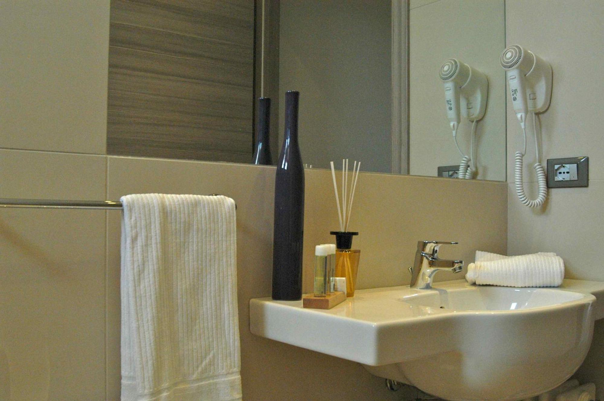 Prada' Home Eco Suites Bardolino Bagian luar foto